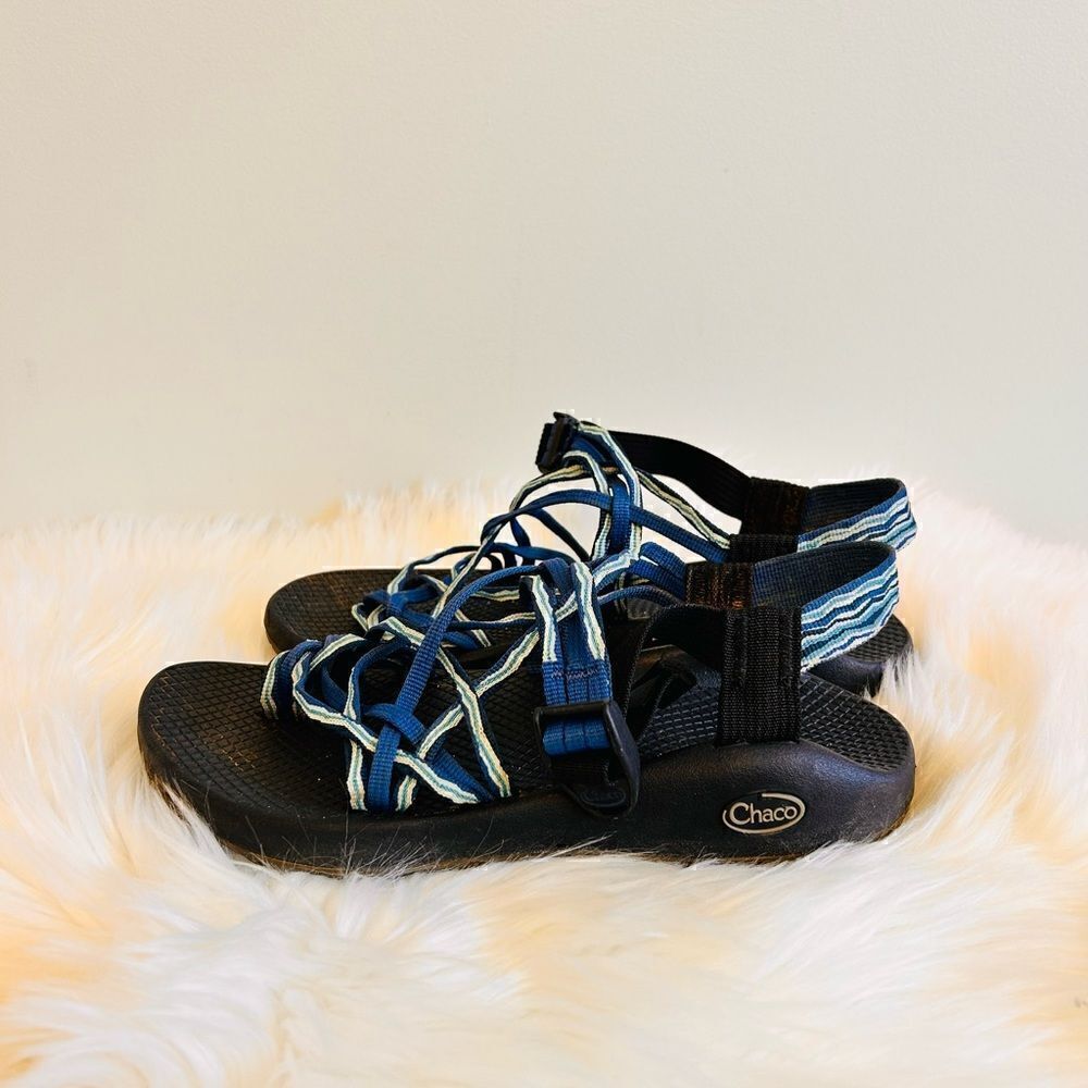Chacos Sandals Blue & White with Toe Strap! ❤️